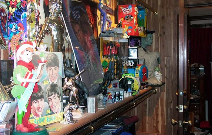 Michael Jackson Had A Massive Mannequin Collection At Neverland Ranch (11 pics)