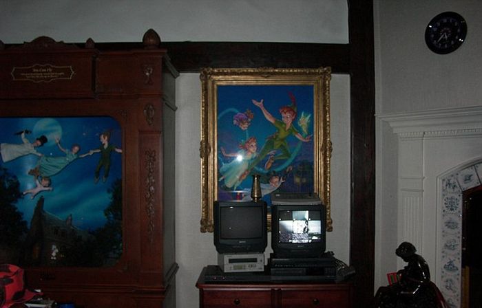 Michael Jackson Had A Massive Mannequin Collection At Neverland Ranch (11 pics)
