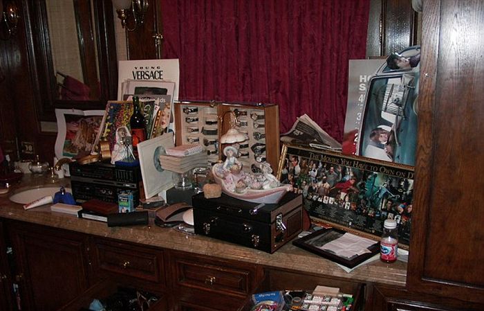 Michael Jackson Had A Massive Mannequin Collection At Neverland Ranch (11 pics)