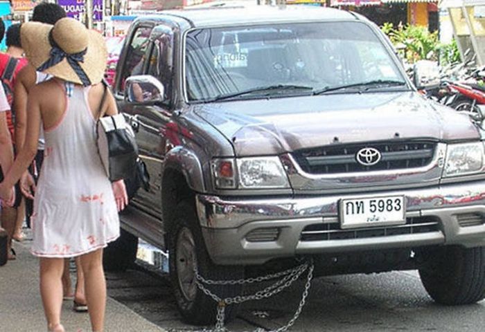 Everything Is A Little Weirder In Thailand (43 pics)