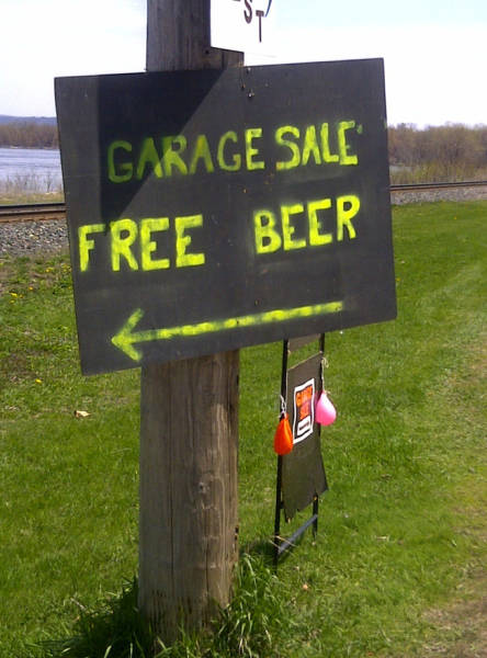 Hilarious Yard Signs That Are Impossible To Ignore (30 pics)