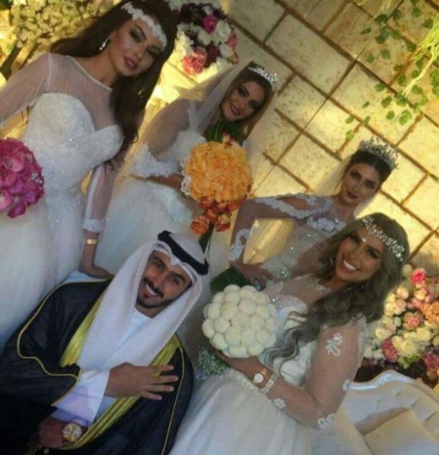 Muslim Man Marries Four Women After His Wife Divorces Him (3 pics + video)