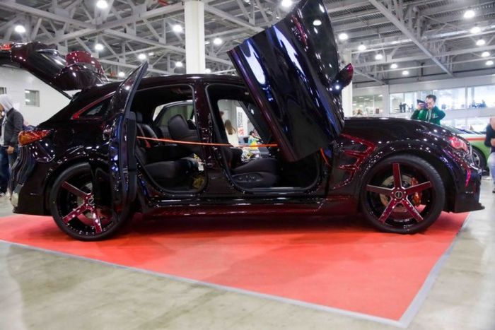 Impressive Automobiles From Moscow Tuning Show 2016 (40 pics)