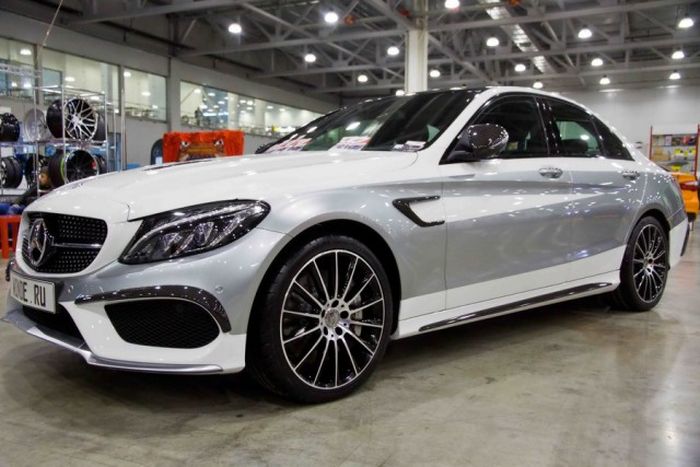 Impressive Automobiles From Moscow Tuning Show 2016 (40 pics)