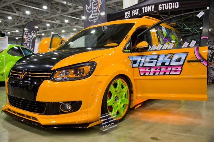Impressive Automobiles From Moscow Tuning Show 2016 (40 pics)
