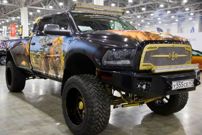 Impressive Automobiles From Moscow Tuning Show 2016 (40 pics)