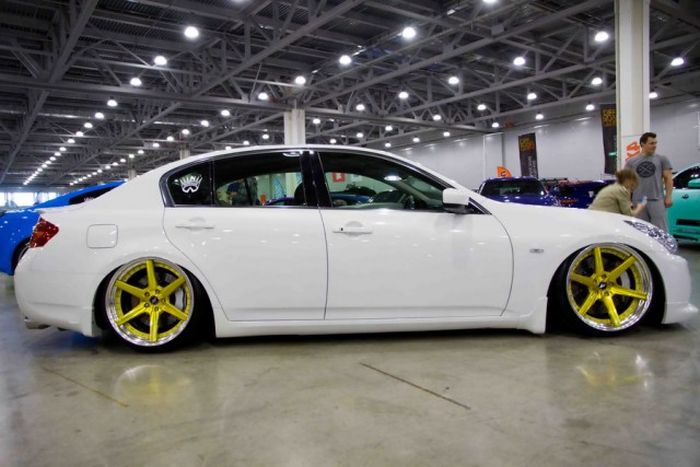 Impressive Automobiles From Moscow Tuning Show 2016 (40 pics)