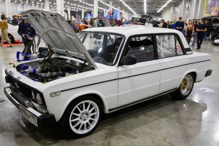 Impressive Automobiles From Moscow Tuning Show 2016 (40 pics)
