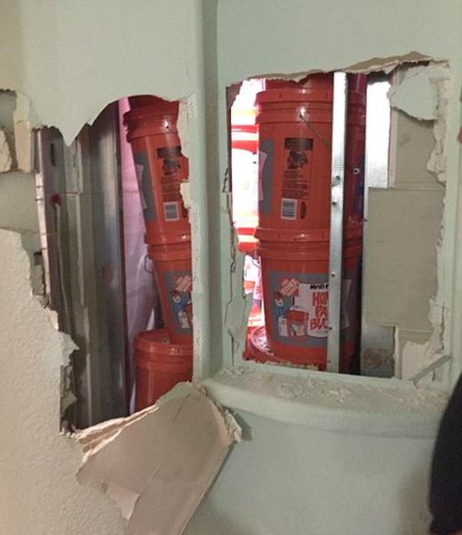 Police Find $24 Million Dollars In The Wall Of A Miami Home (6 pics)