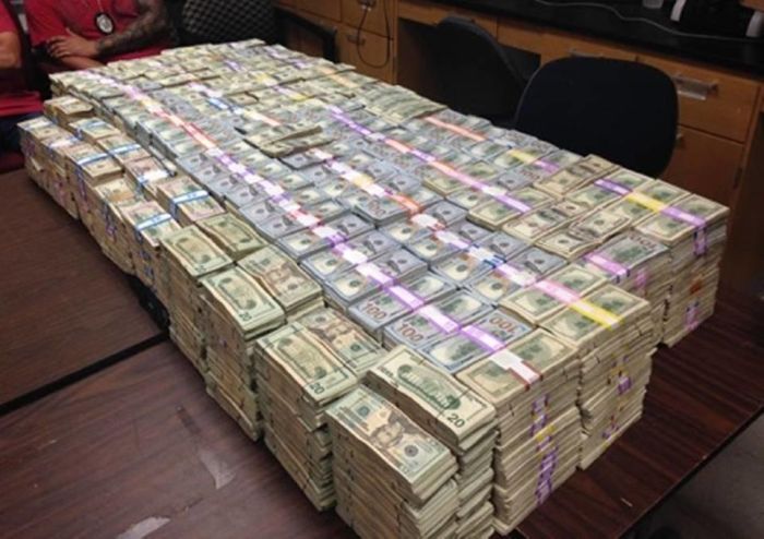 Police Find $24 Million Dollars In The Wall Of A Miami Home (6 pics)