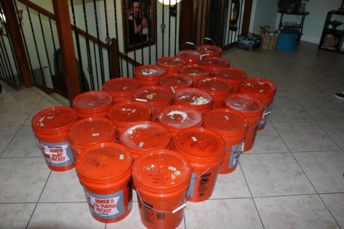 Police Find $24 Million Dollars In The Wall Of A Miami Home (6 pics)