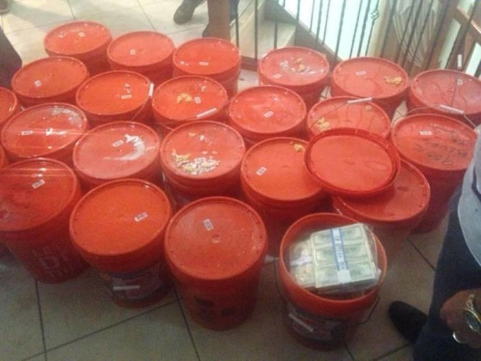 Police Find $24 Million Dollars In The Wall Of A Miami Home (6 pics)