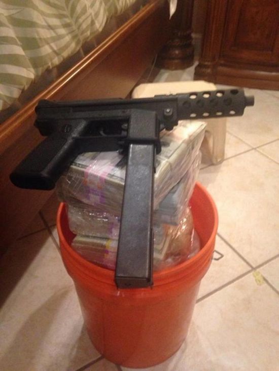 Police Find $24 Million Dollars In The Wall Of A Miami Home (6 pics)