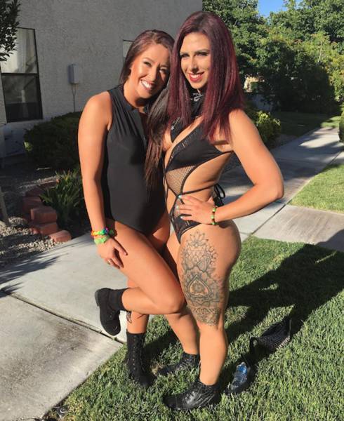 Smoking Hot Girls From This Year's Electric Daisy Carnival (37 pics)