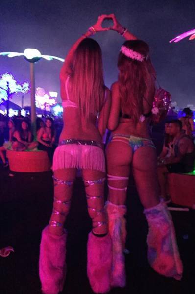 Smoking Hot Girls From This Year's Electric Daisy Carnival (37 pics)