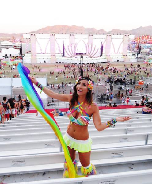 Smoking Hot Girls From This Year's Electric Daisy Carnival (37 pics)