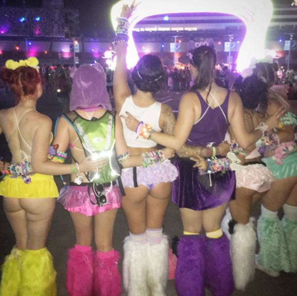 Smoking Hot Girls From This Year's Electric Daisy Carnival (37 pics)