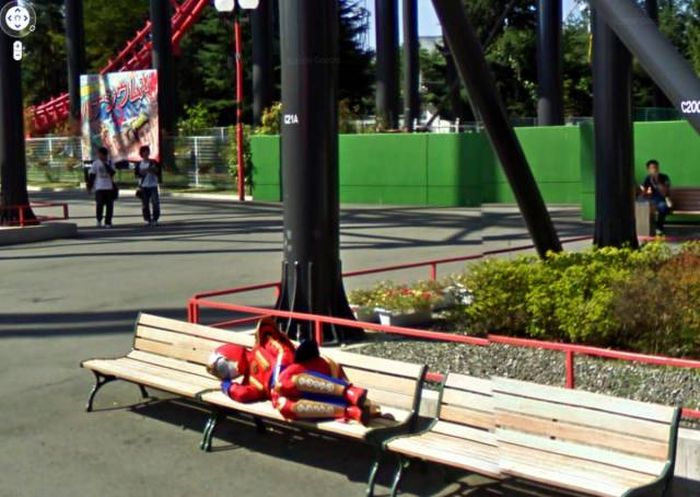 Remarkable Photos That You Can Find On Google Street View (24 pics)