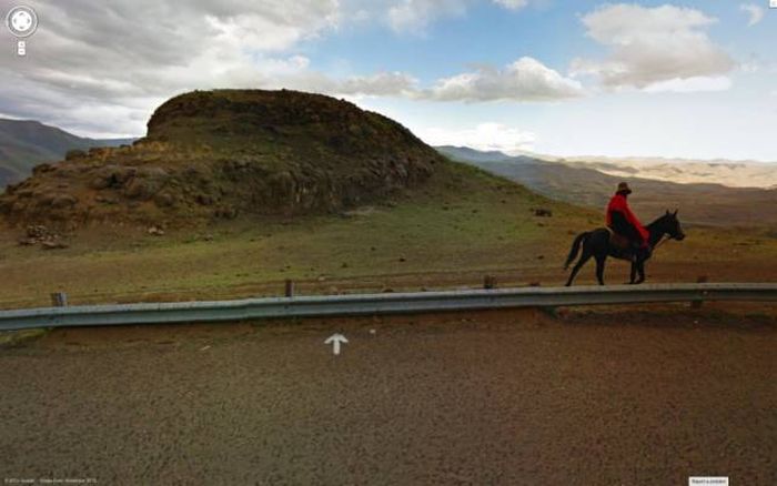 Remarkable Photos That You Can Find On Google Street View (24 pics)