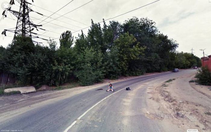 Remarkable Photos That You Can Find On Google Street View (24 pics)