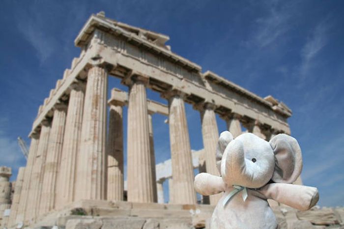 Parents Convince Their Kid That His Favorite Toy Is Traveling Around The World (50 pics)