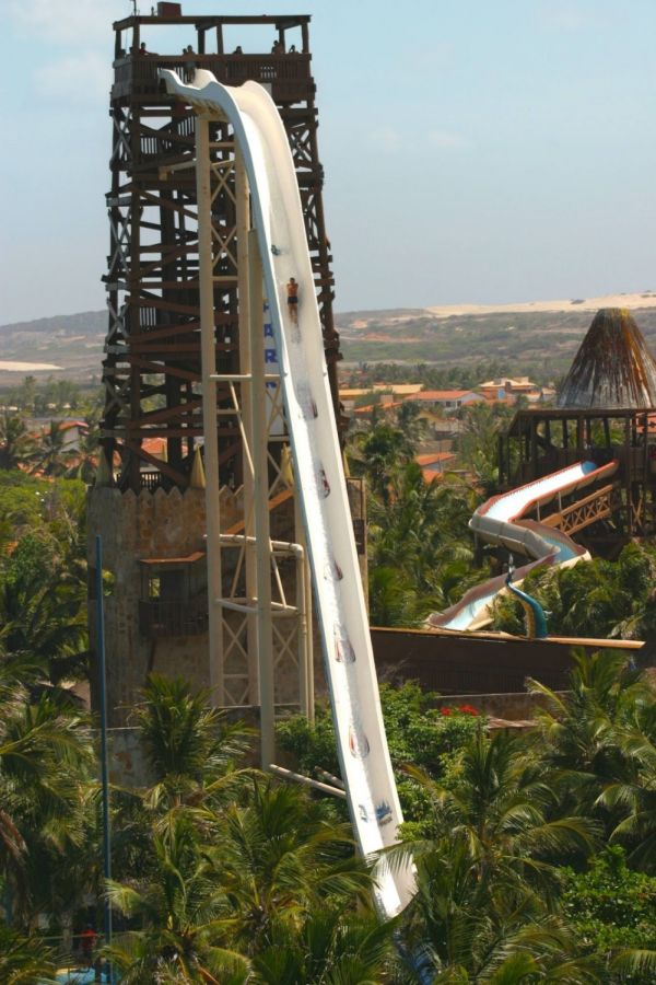 The Coolest Water Slides That This World Has To Offer (12 pics)