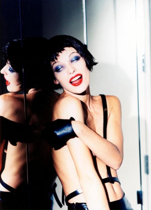 Sexy Pics From A 1997 Milla Jovovich Photo Shoot (15 pics)