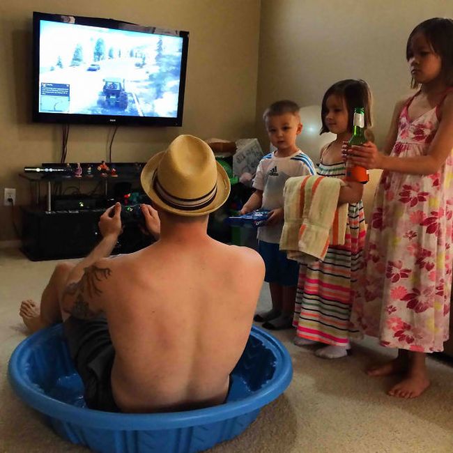 Photos That Prove Kids Shouldn't Be Left Alone With Their Dads (35 pics)