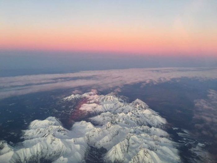 Incredible Photos That Were Taken From The Inside Of An Airplane (16 pics)