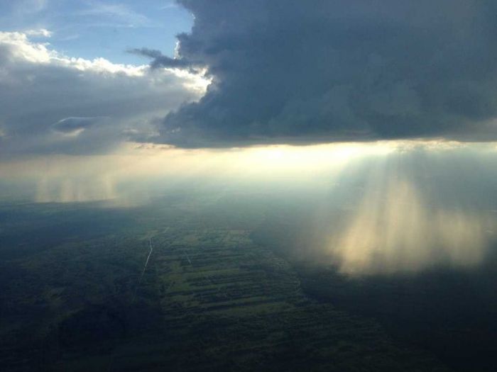 Incredible Photos That Were Taken From The Inside Of An Airplane (16 pics)