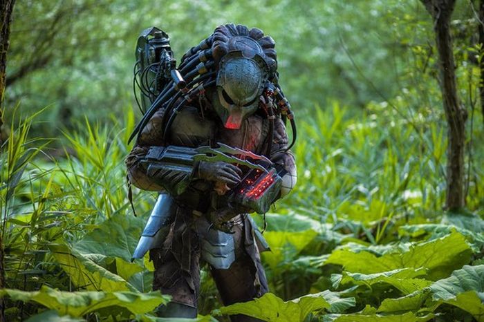 This Impressive Predator Cosplay Will Blow You Away (7 pics)