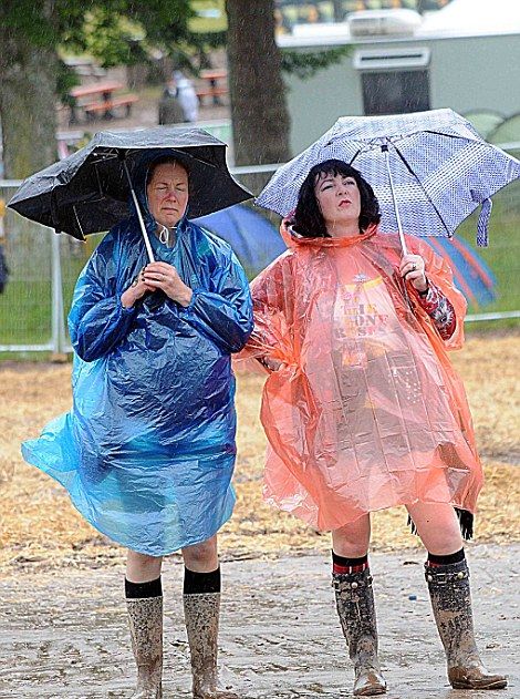 Music Fans Party In The Mud At T In The Park (17 pics)