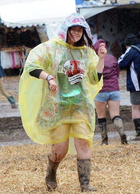Music Fans Party In The Mud At T In The Park (17 pics)