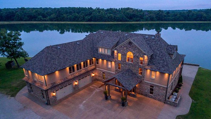 Couple Gets Big Upgrade Six Months After Winning The Lottery (11 pics)