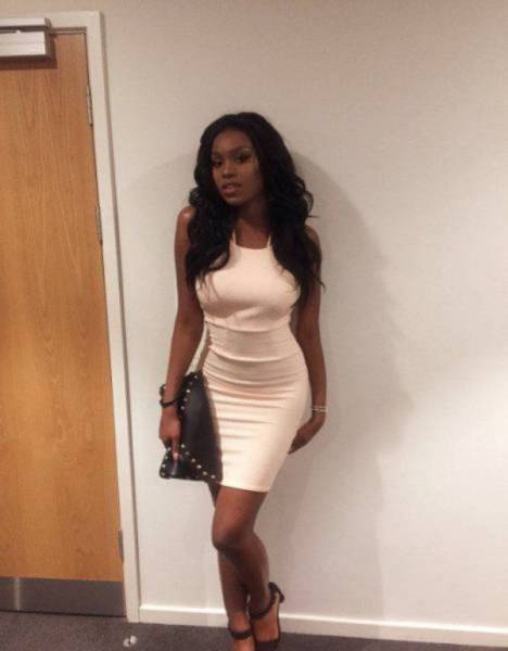 Tight Dresses Hug Sexy Women In All the Right Places (50 pics)