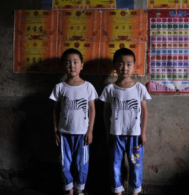 Chinese Village Is Home To 39 Sets Of Twins (5 pics)