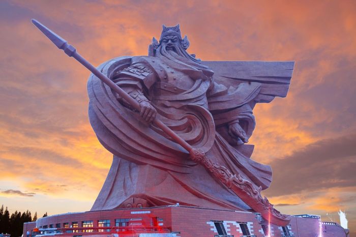 Epic Sculpture Of Chinese God Unveiled In Jingzhou City (5 pics)