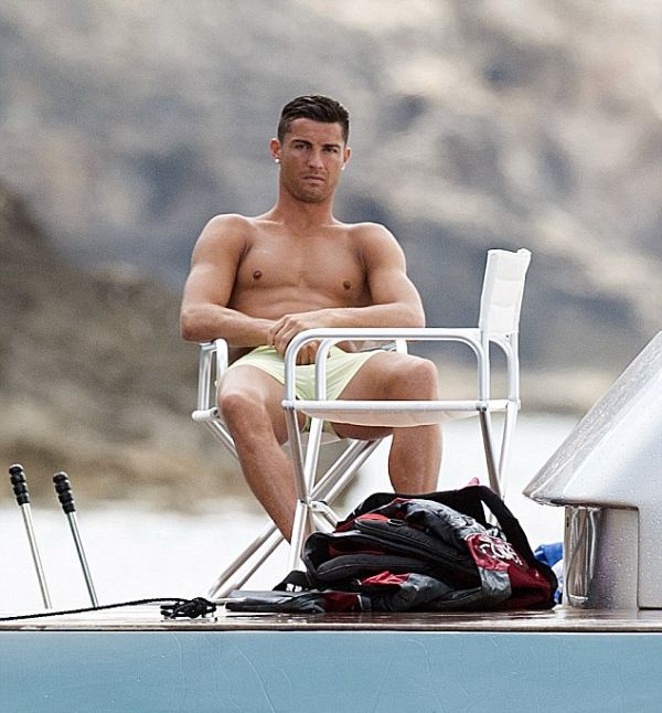 Cristiano Ronaldo Spotted Taking A Holiday In Ibiza (8 pics)