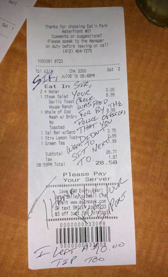 Pennsylvania Cop Picks Up Tab After Rude Customer Refuses To Sit Near Him (2 pics)