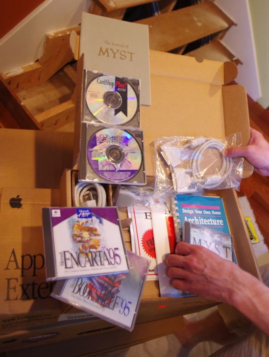 Guy Hits The Apple Jackpot At A Random Garage Sale (14 pics)