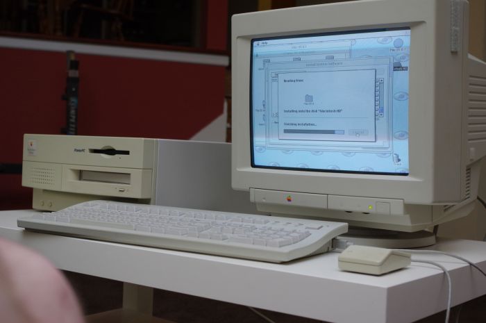 Guy Hits The Apple Jackpot At A Random Garage Sale (14 pics)