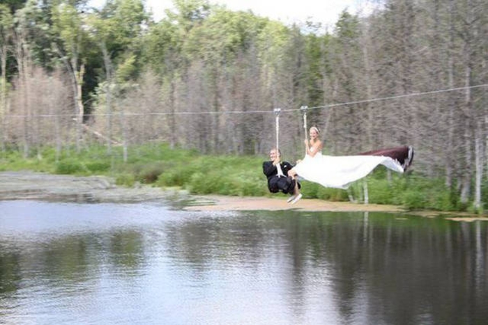Couples Who Went Out Of Their Way To Take Amusing Wedding Pictures (39 pics)