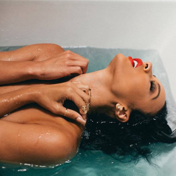 It’s Always Nice When Wet Sexy Girls Show Some Skin (54 pics)