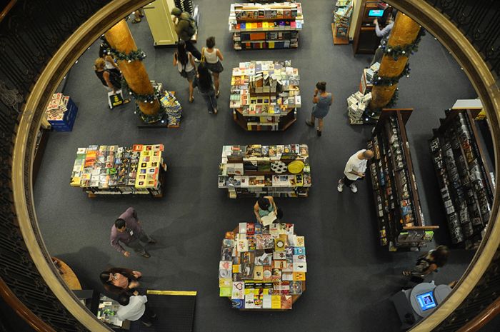 Old Theater Converted Into A Breathtaking Bookstore (9 pics)