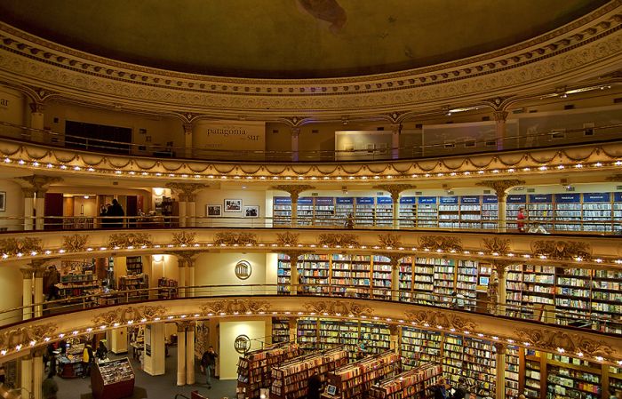 Old Theater Converted Into A Breathtaking Bookstore (9 pics)