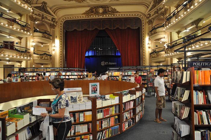 Old Theater Converted Into A Breathtaking Bookstore (9 pics)