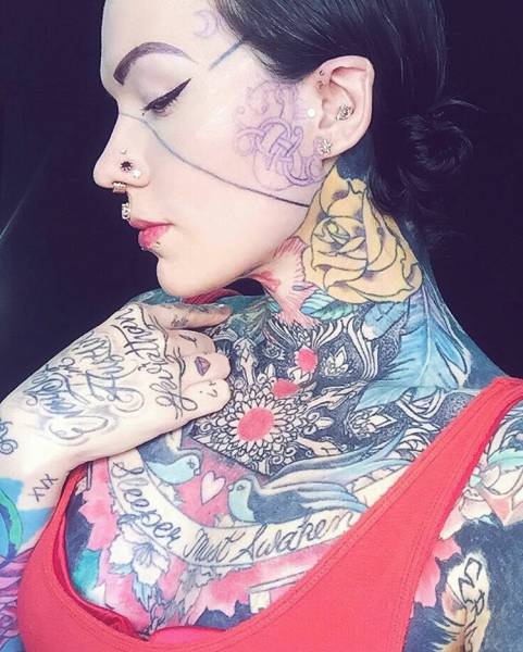 People Who Proudly Changed Their Look With Body Modifications (39 pics)