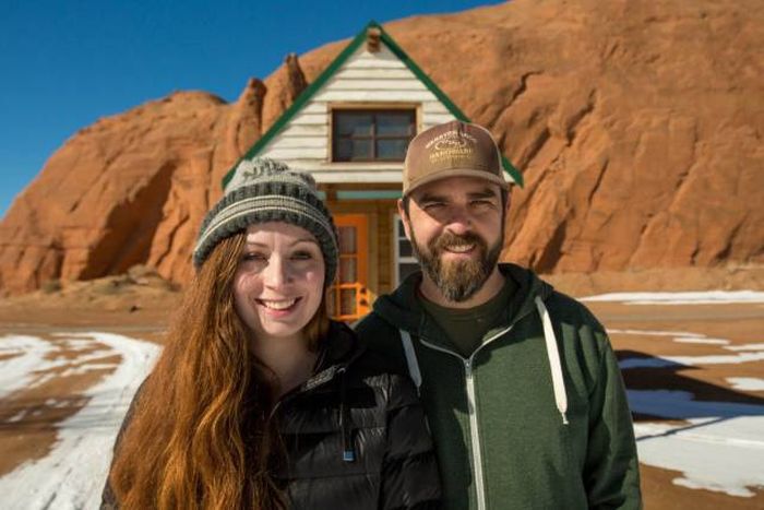 Couple Builds Tiny House For Under $20,000 Then Travels The Country (24 pics)