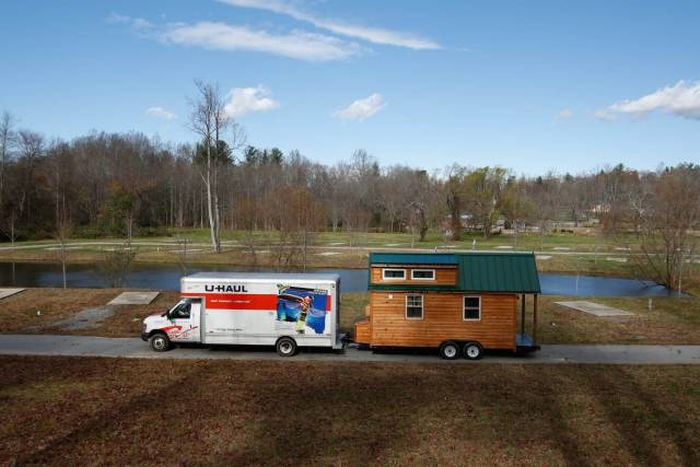 Couple Builds Tiny House For Under $20,000 Then Travels The Country (24 pics)