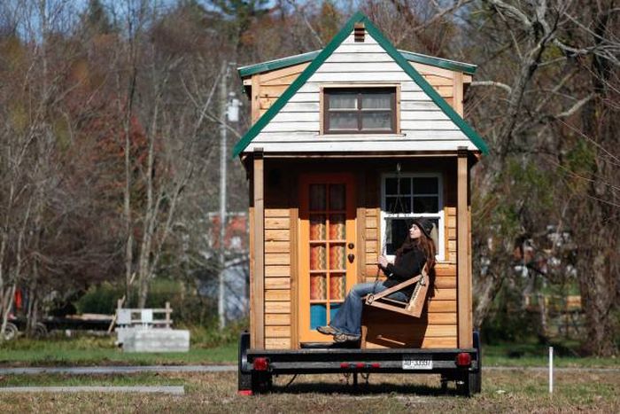 Couple Builds Tiny House For Under $20,000 Then Travels The Country (24 pics)